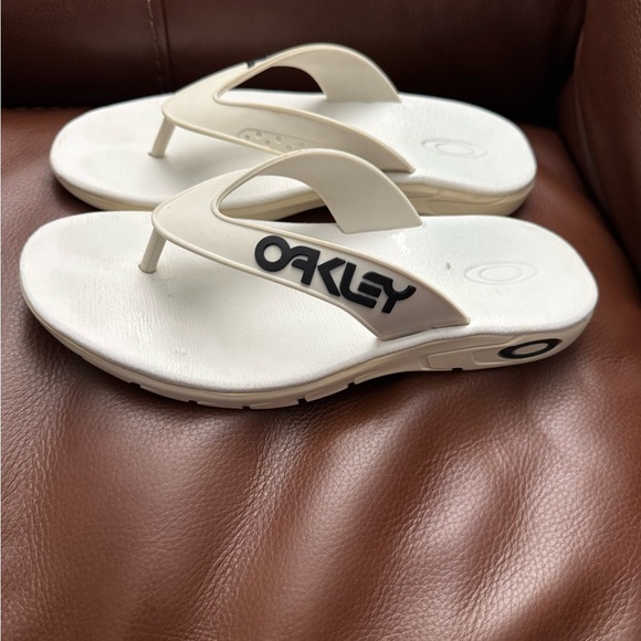 Oakley Cream Sandals - Picture 1 of 8